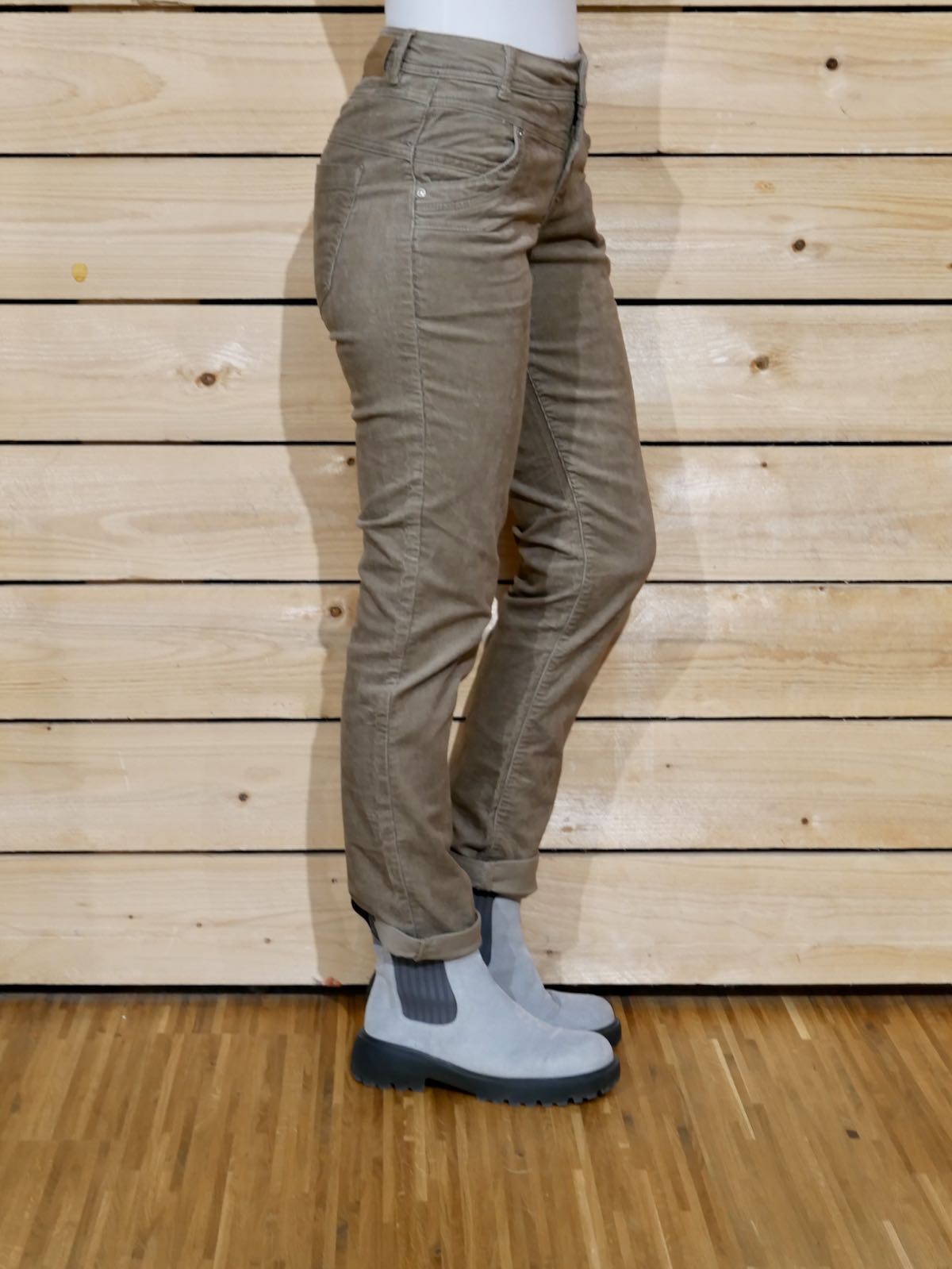 Red Button Hose Relax 14W Cord - truffle – Bild 4