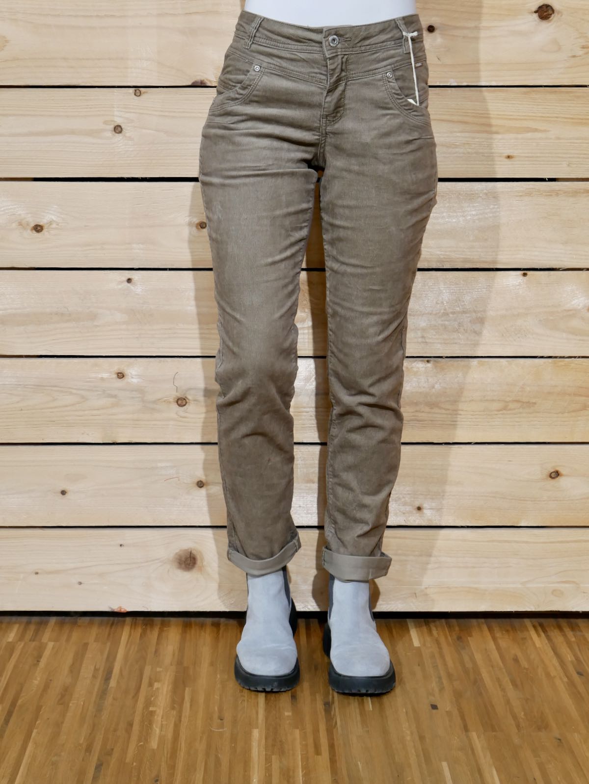 Red Button Hose Relax 14W Cord - truffle