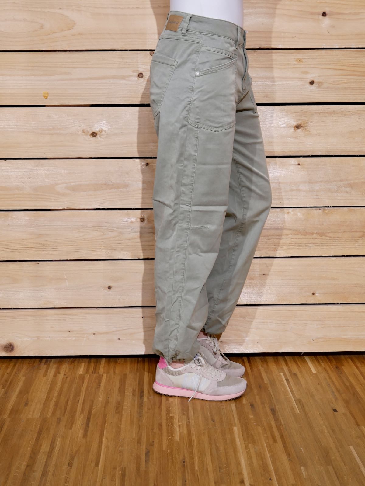 Red Button Hose Jules Lyocell Twill - light khaki – Bild 4